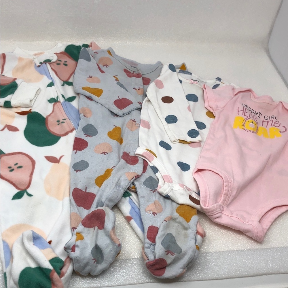 Carters Baby Sleepers 6 Months Four Pieces